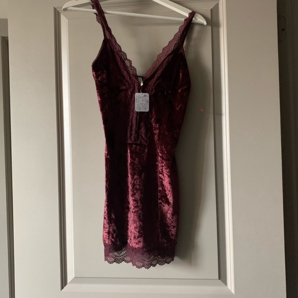 Elegant Burgundy Lace Trim Chemise
